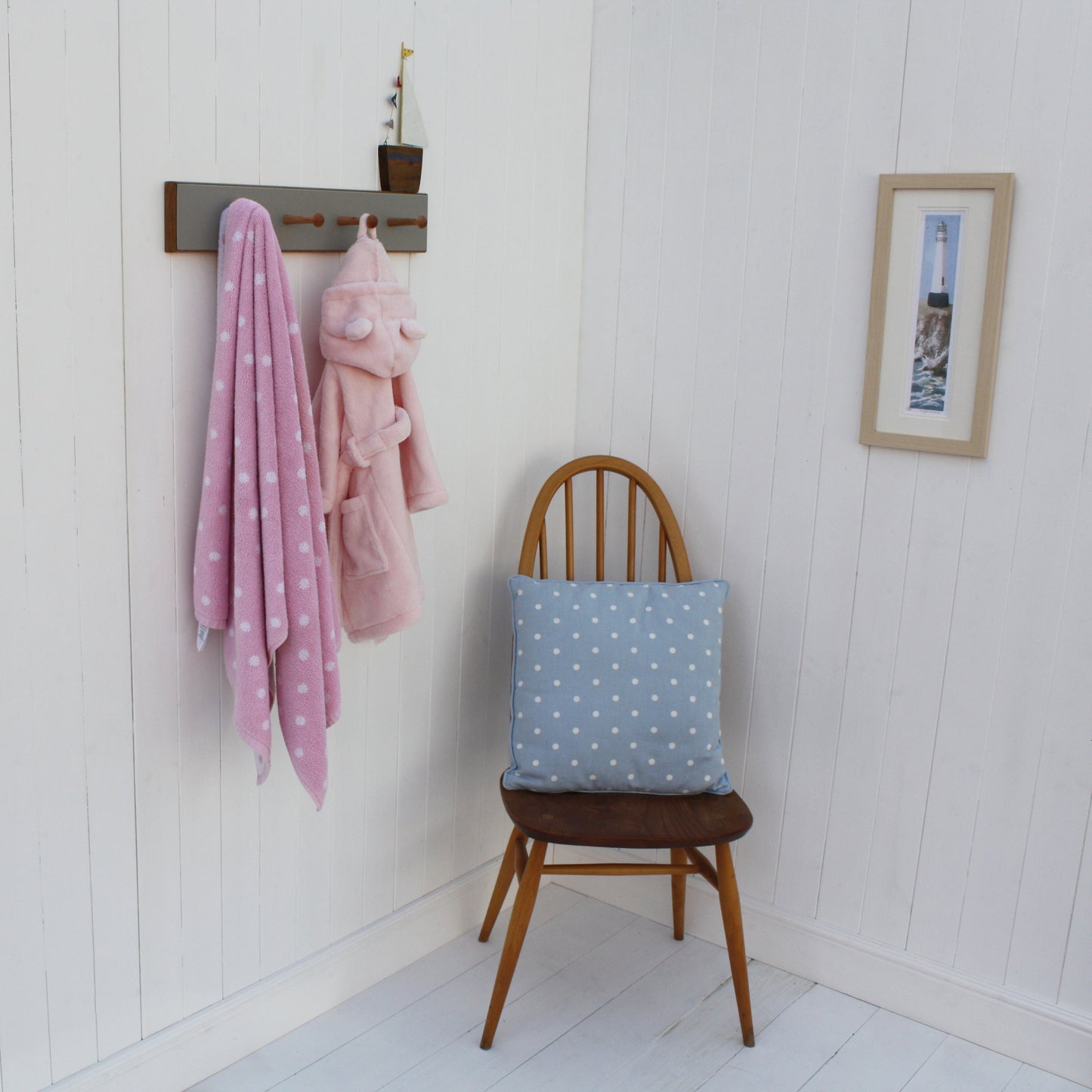 Contemporary Oak Shaker Peg Rail