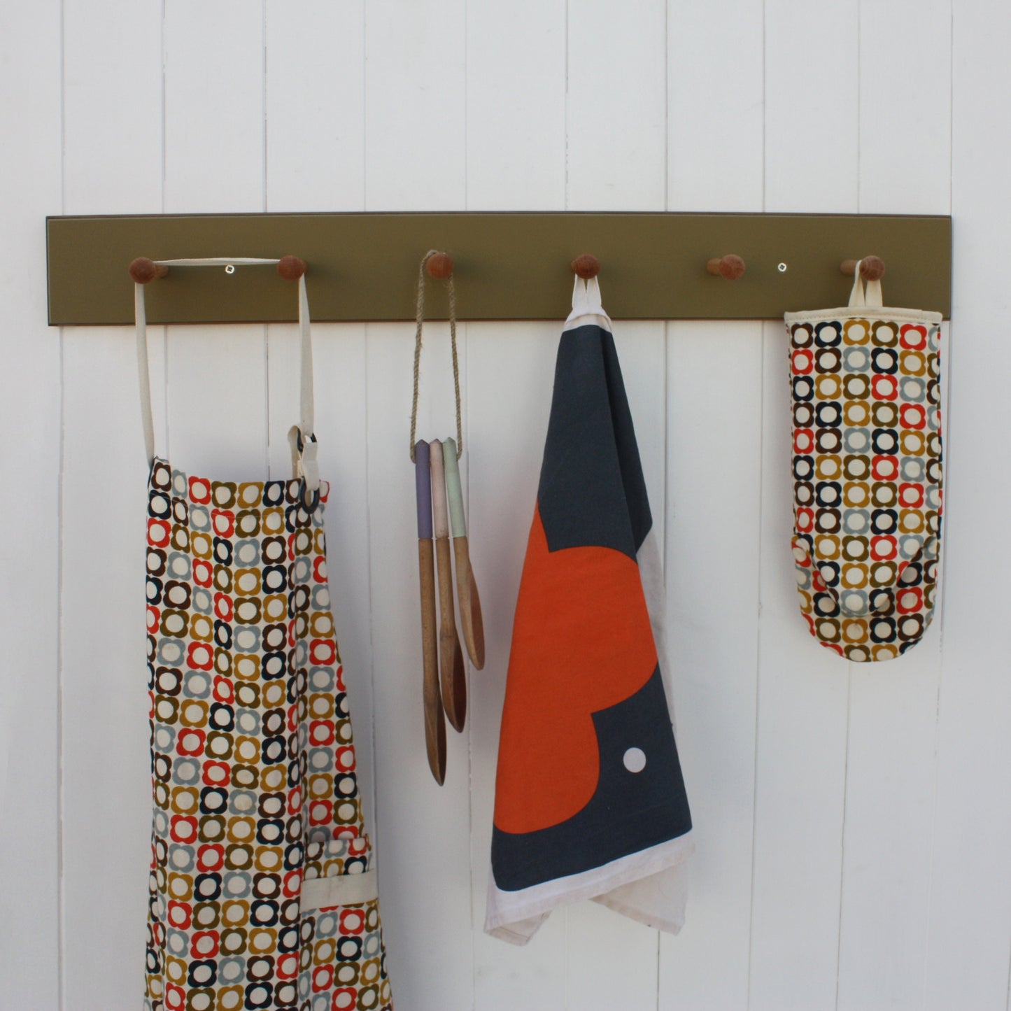 Contemporary Oak Shaker Peg Rail